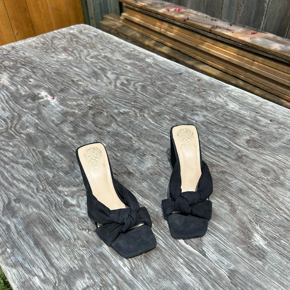 VINCE CAMUTO RENNAYA‎ WEDGE SANDAL black size 7